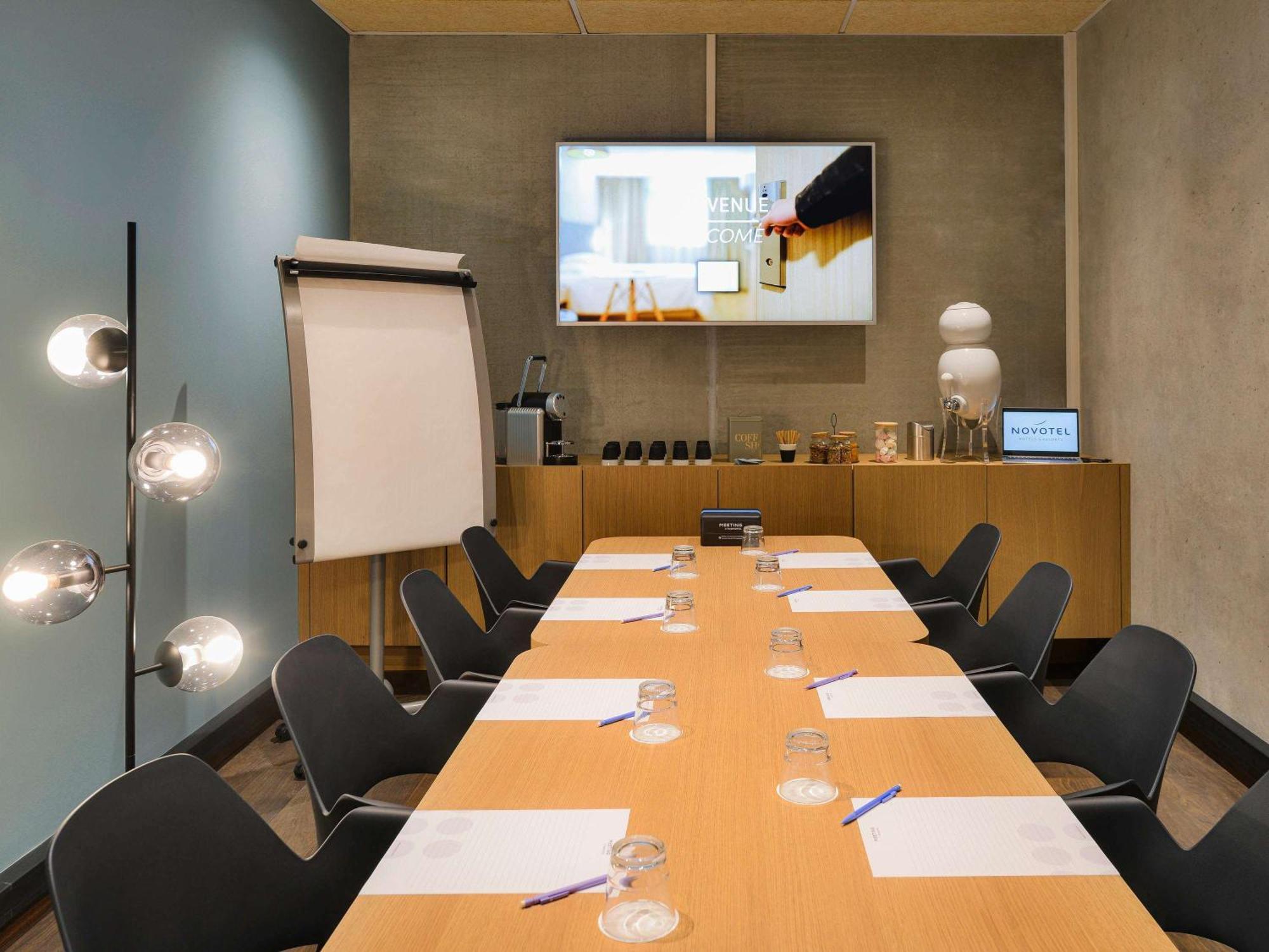 Novotel Centre - Porte De Geneve 4*