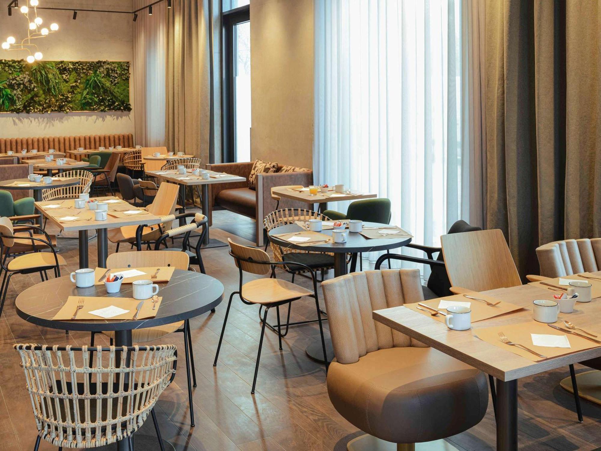 Novotel Centre - Porte De Genève 4*